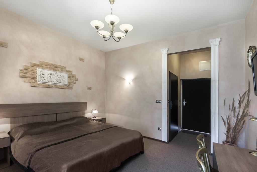 Palac Nieznanice Zabytek Goscinny Ze Spa Δωμάτιο φωτογραφία