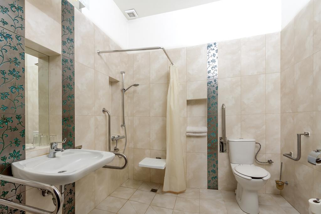 Palac Nieznanice Zabytek Goscinny Ze Spa Δωμάτιο φωτογραφία
