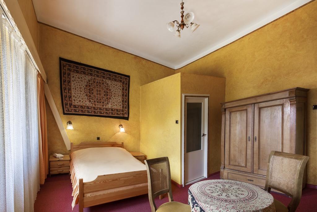 Palac Nieznanice Zabytek Goscinny Ze Spa Εξωτερικό φωτογραφία