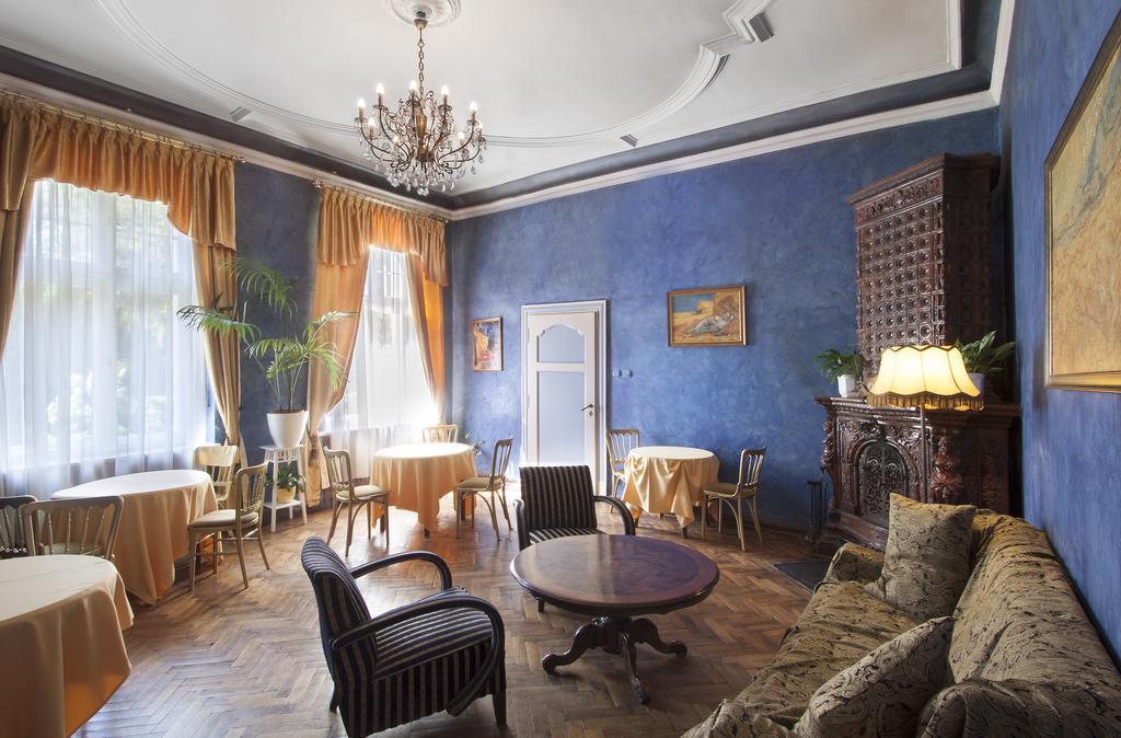 Palac Nieznanice Zabytek Goscinny Ze Spa Εξωτερικό φωτογραφία