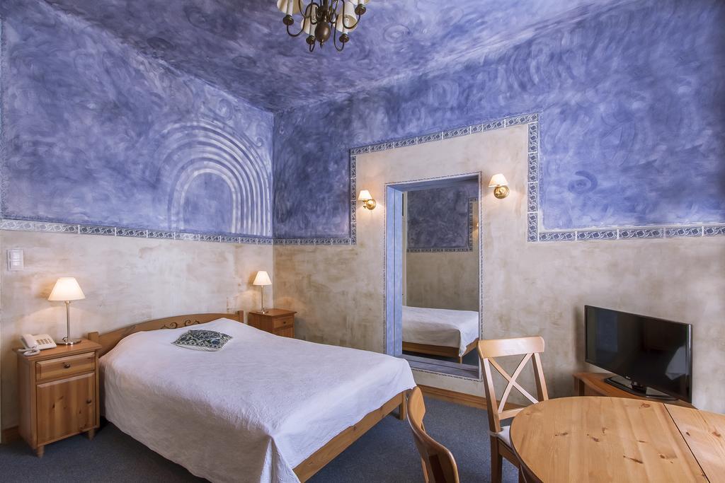 Palac Nieznanice Zabytek Goscinny Ze Spa Δωμάτιο φωτογραφία